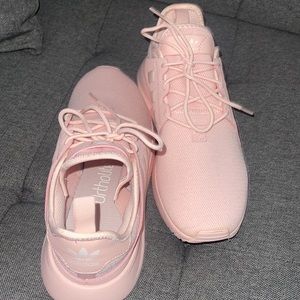 Adidas  pink  US sizes 6 only used once. Good condition. A lovely light pink.